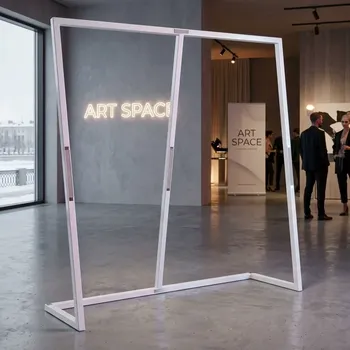 Аренда белой напольной вешалки в Сочи — ART SPACE