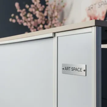 Аренда Стол криволинейный с экраном из металла белый в МФК «Горный» — ART SPACE