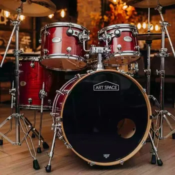 Аренда Установка ударная Yamaha Oak Custom красного цвета 22 10 12 16 в ресторане «Sanremo» — ART SPACE