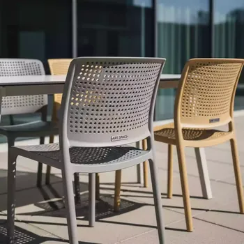 Аренда Комплект пластиковых стульев Bora Bistrot Set 4 в Sport Inn Hotel & Wellness — ART SPACE