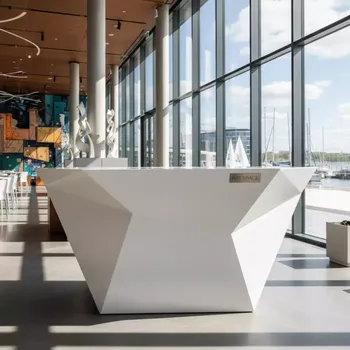 Аренда Стол коктейльный геометрический белый в ресторане «Паруса» — ART SPACE
