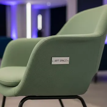 Аренда Кресло пластиковое Hug с обивкой цвета зеленый шалфей в Radisson Collection Paradise — ART SPACE