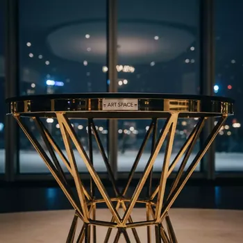 Аренда Стол для торта Герольд золотой с черной столешницей в Panorama by Mercure — ART SPACE