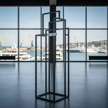Аренда Вешалка Knippe на территории Морпорта Сочи — ART SPACE