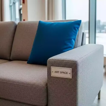 Аренда Диван с синей подушкой в отеле Hyatt Regency Sochi — ART SPACE