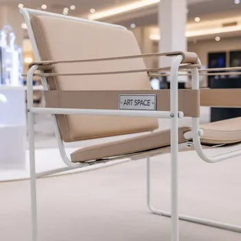 Аренда Стул Samba искусственная кожа бежевый каркас белый в Radisson Collection Paradise — ART SPACE