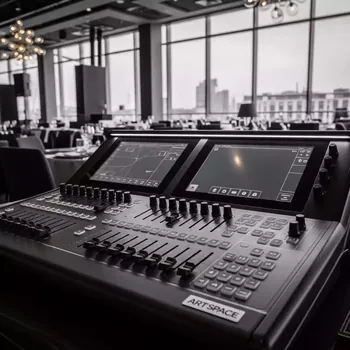 Аренда Пульт световой Chamsys MagicQ MQ 200 Pro в ресторане «Высота 5642» — ART SPACE