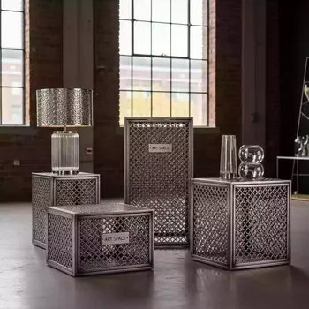 Аренда Мебель металлическая из литого алюминия Patty 8 в лофте «Студия 21» — ART SPACE