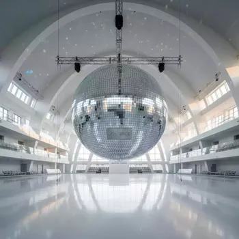 Аренда Дискоболы больших размеров в ледовом дворце «Большой» — ART SPACE