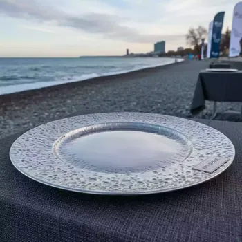 Аренда Тарелка подстановочная Мельес серебряная на пляже «Маяк» — ART SPACE