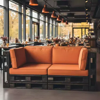 Аренда Диван паллетный модульный обожженный с оранжевой подушкой в ресторане «Voda» — ART SPACE