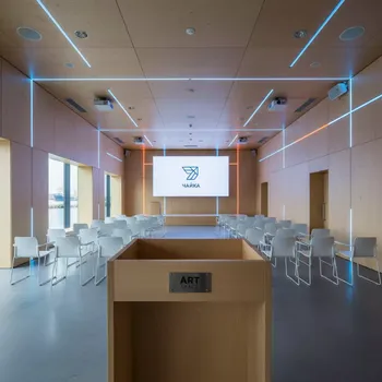 Аренда Прожекторы УФ в зале «Чайка» (Морпорт) — ART SPACE