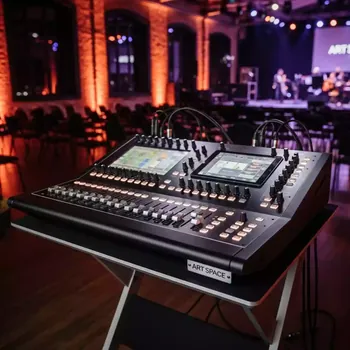 Аренда Микшерный пульт Roland M 200i в Зале органной и камерной музыки — ART SPACE
