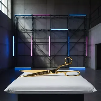 Аренда Ножницы презентационные с подушкой белой в Гранд Отель Поляна — ART SPACE