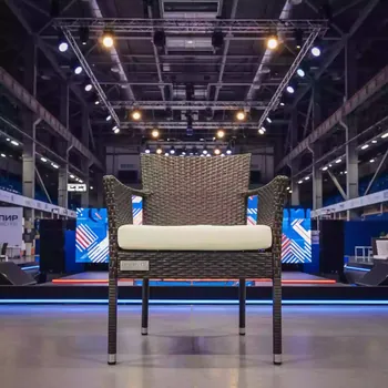 Аренда Стул плетеный Y B W Brown с подушкой в ледовой арене «Шайба» — ART SPACE