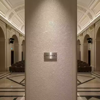 Аренда Штукатурка готовая акриловая ECO Шуба 15 мм в ОКЦ «Галактика» — ART SPACE