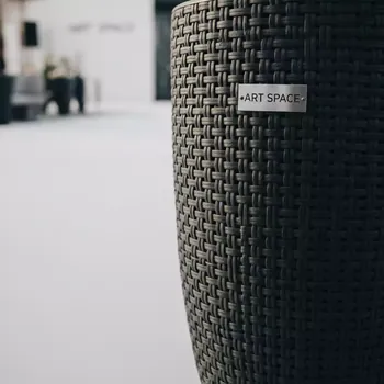Аренда Кашпо для цветов Prosperplast Matuba Slim 57 18 л антрацит в пляжном комплексе VinoGrad — ART SPACE