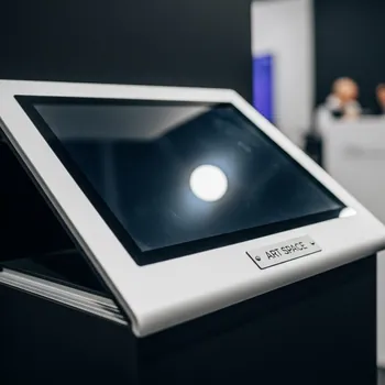 Аренда Монитор выдвижной моторизированный Wize Pro WR 15GF Touch silver в Karat Resort — ART SPACE