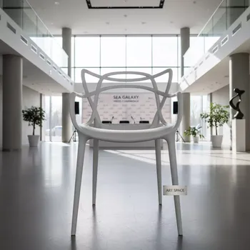 Аренда Стул Masters белый в комплексе Sea Galaxy — ART SPACE