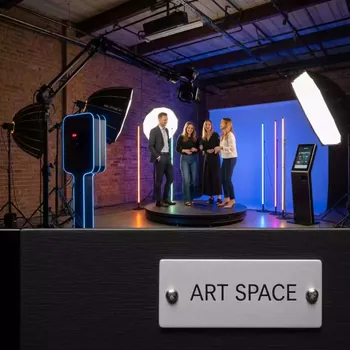 Аренда Фотостойка 360 для конференции в лофте «Студия 21» — ART SPACE