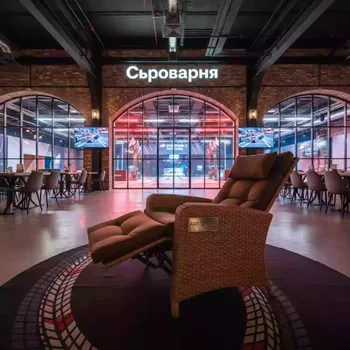 Аренда Кресло реклайнер из ротанга Grand Patio коричневое в ресторане «Сыроварня» — ART SPACE