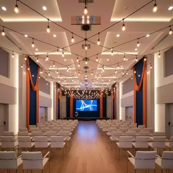 Аренда Гирлянда ретро со свисанием в Mövenpick Hotel — ART SPACE