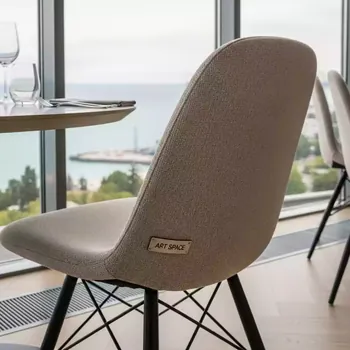 Аренда Чехол Е 07 на стул Eames бежевый в ресторане «Высота 5642» — ART SPACE