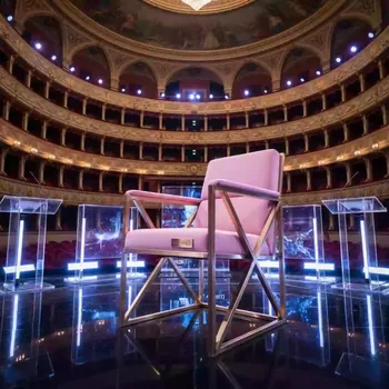 Аренда Стул золотой ОКТАВА розовый бархат в Зимнем театре — ART SPACE