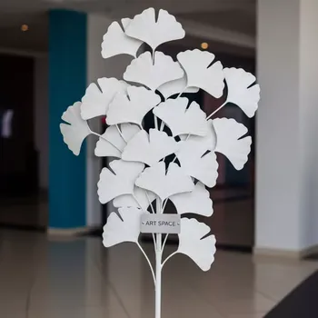Аренда Стойка с белыми цветами гинкго билоба в Radisson Blu Resort & Congress Centre — ART SPACE