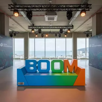 Аренда Диван пластиковый Boom в Swissôtel Resort Sochi Kamelia — ART SPACE
