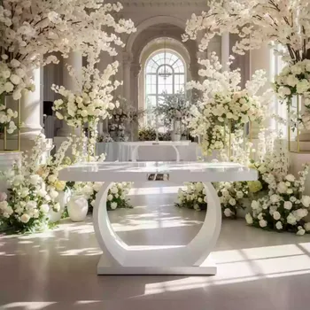 Аренда Стол Nossa White в Маринс Парк Отеле — ART SPACE