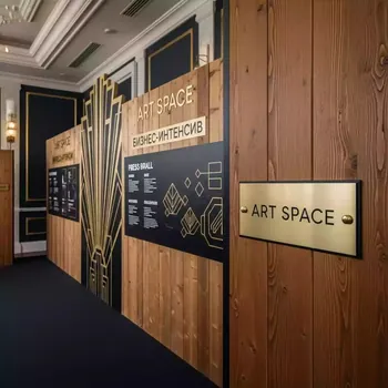 Аренда Пресс волл брус 4х2,5 м в банкетном зале «Дельфин» — ART SPACE