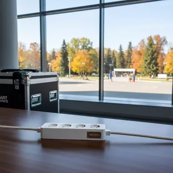 Аренда Фильтр сетевой Power Cube 3 м 6 розеток белый в парке «Ривьера» — ART SPACE