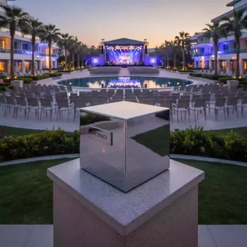 Аренда Уровень куб Level серебристый высота 25 см в Swissôtel Resort Sochi Kamelia — ART SPACE