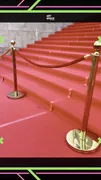 Красная дорожка и золотые ограждения