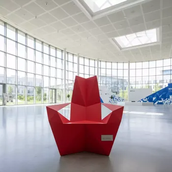 Аренда Стул One chair красный в Университете «Сириус» — ART SPACE