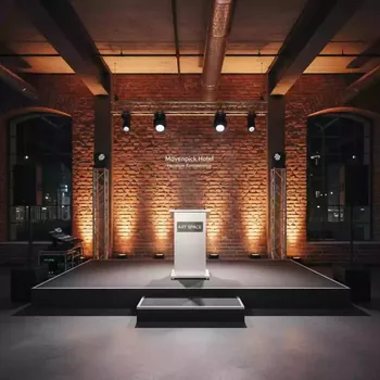 Аренда Комплект света звука и сценический подиум 6х4 в Mövenpick Hotel — ART SPACE