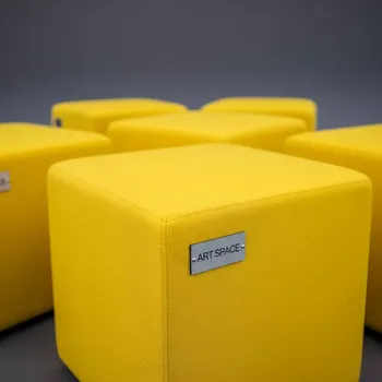 Аренда Пуф yellow cube Shape в Boutique Hotel PORTUM 1905 — ART SPACE