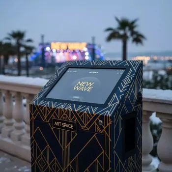 Аренда Киоск информационный сенсорный уличный LIGA group Смарт 55 дюймов в Radisson Collection Paradise — ART SPACE