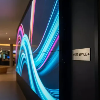 Аренда Фотозона светодиодная прямая 3х2,5 м в Radisson Collection Paradise — ART SPACE
