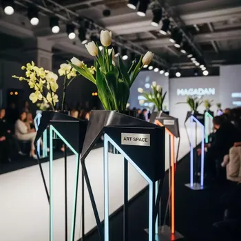 Аренда Стойки для цветов в ресторане «Магадан» — ART SPACE