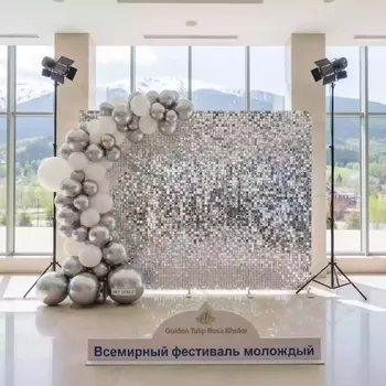Аренда Фотозона на выпускной из пайеток серебро с шарами в Golden Tulip Rosa Khutor — ART SPACE