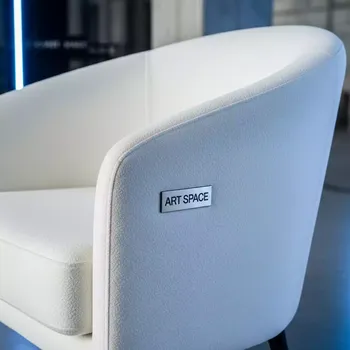 Аренда Кресло белое Crown в лофте «Студия 21» — ART SPACE