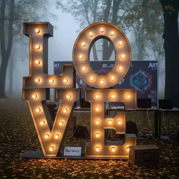 Аренда Буквы большие LOVE с подсветкой в парке «Ривьера» — ART SPACE