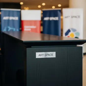 Аренда Стол барный ламинированный Banket в Mövenpick Hotel — ART SPACE