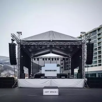 Аренда Сцена двускатная 12х10 м металлик в Courtyard by Marriott Sochi — ART SPACE