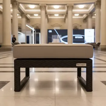 Аренда Оттоманка плетеная с подушкой бежевая Лунго в Зимнем театре — ART SPACE