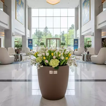 Аренда Вазон пластиковый Les Couleurs коричневый D 360 мм H 320 мм в отеле Radisson Lazurnaya — ART SPACE
