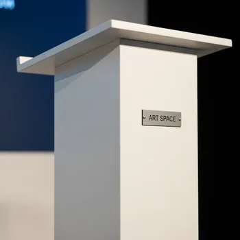 Аренда Подставка Вайт Б в Сочи Парк Отеле — ART SPACE