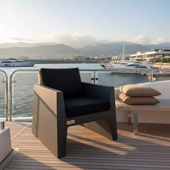 Аренда Кресло пластиковое Portofino с подушками черного и светло коричневого цвета на VIP-яхте (Имеретинский порт) — ART SPACE